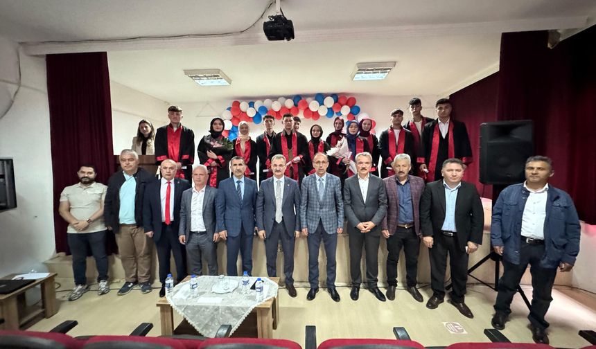Şalpazarı Anadolu İHL'de 13 öğrenci kep fırlattı
