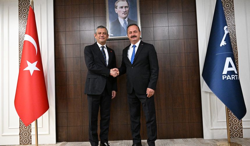 Anayasa tartışmaları siyasetin gündeminde: Ağıralioğlu ve Özel'den açıklamalar
