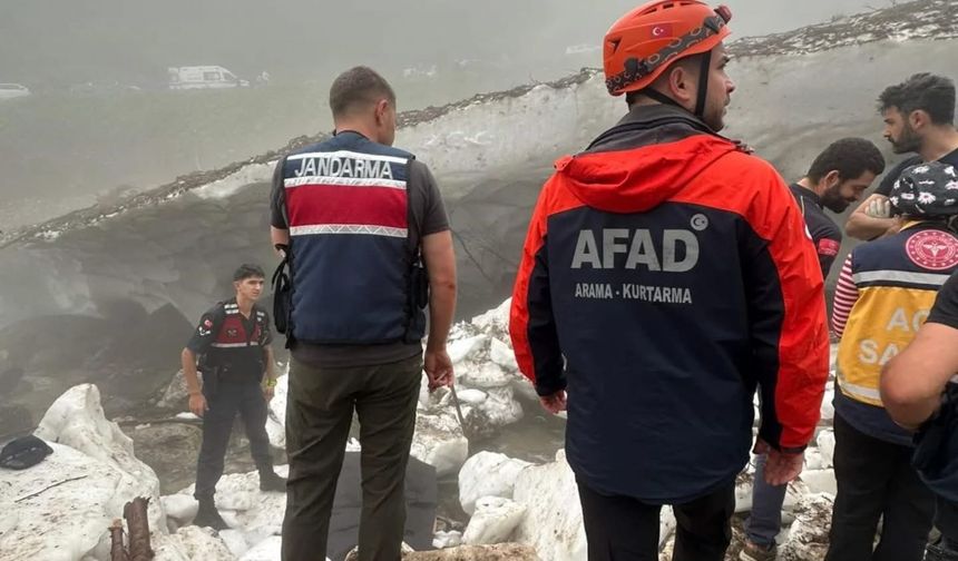 Yaylada fotoğraf çekerken kar altında kaldı, hayatını kaybetti