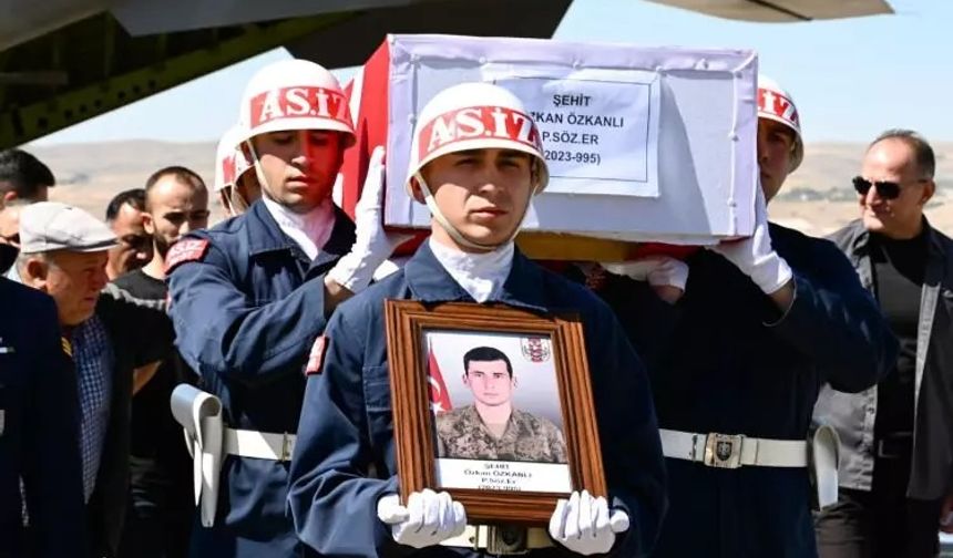 Sözleşmeli Er Özkanlı için Aksaray'da tören