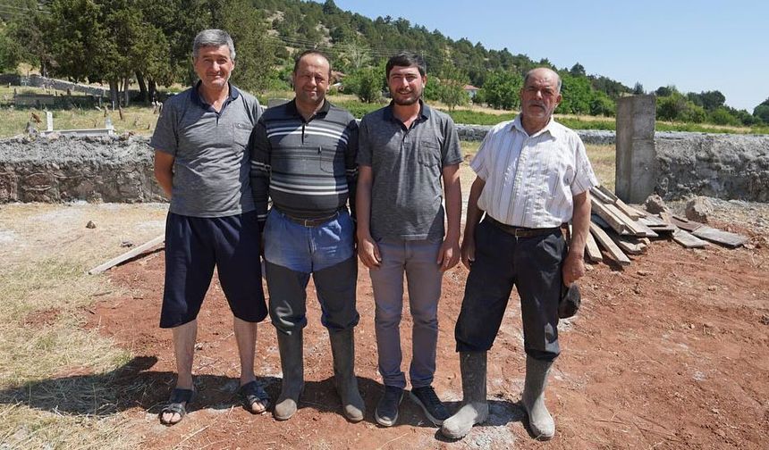 Yenitepe köyünün yıkık mezarlık duvarı yenilendi