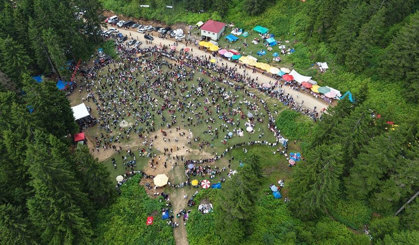 Göllüalan’da horon zamanı: Sinlice Yayla Şenliği’ne yoğun katılım