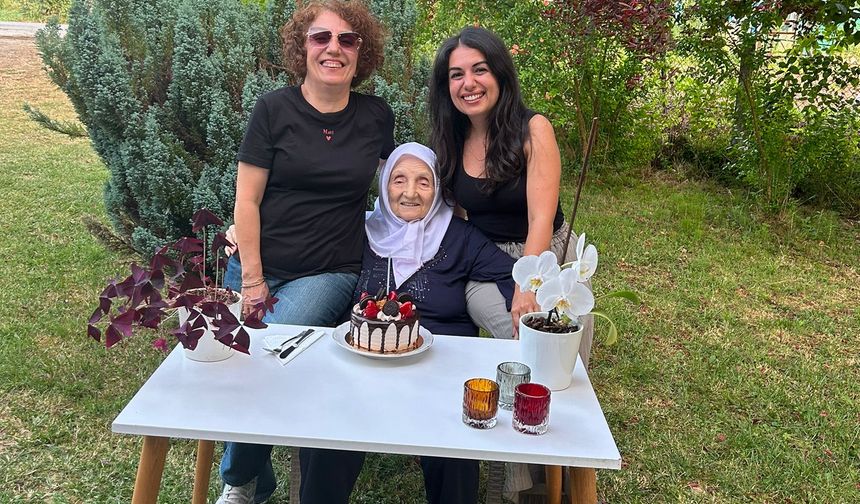 Torun Elif’ten anneanne’ye 93'üncü yaşgünü sürprizi