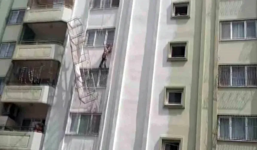 İskelenin halatı koptu, işçi ölümden döndü