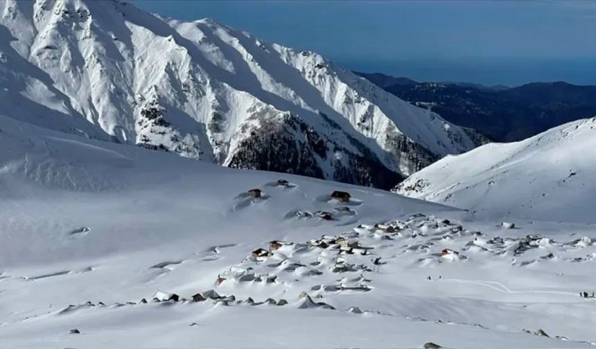 Temmuzda kar sürprizi: Rize ve Trabzon’un yaylaları beyaza büründü