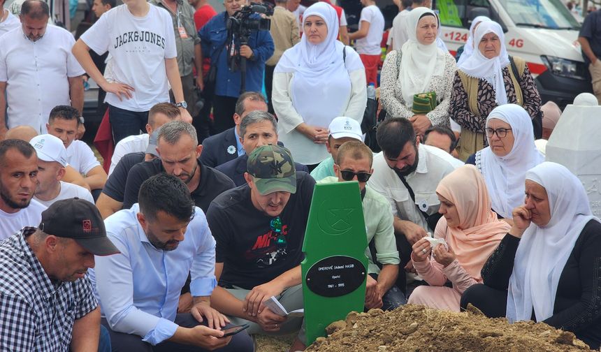 Srebrenitsa Soykırımında hayatını kaybeden yedi kişi defnedildi