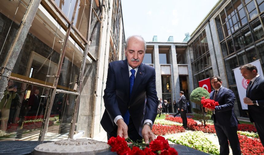 Kurtulmuş, Meclis'te bombalanan alanlara karanfil bıraktı
