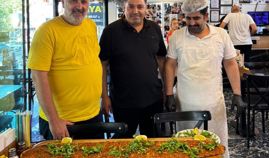 Veli Usta’dan dev hamle: 104 cm’lik lahmacunla rekora koşuyor