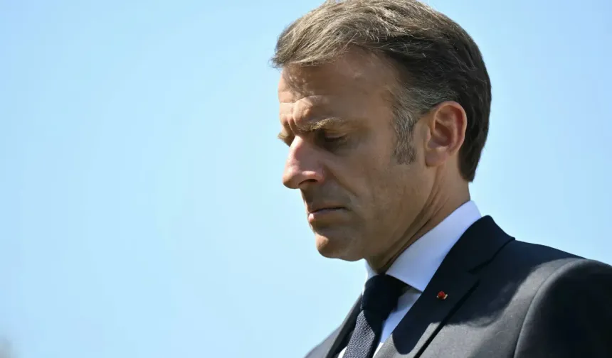 Fransa’da muhalefetten Macron’a azil tehdidi: Güvenoyu krizi derinleşiyor