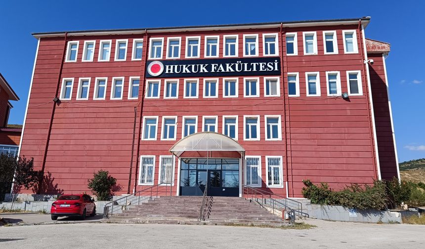 Hukuk fakültelerine girişte başarı sıralaması barajı 125 bin olarak güncellendi
