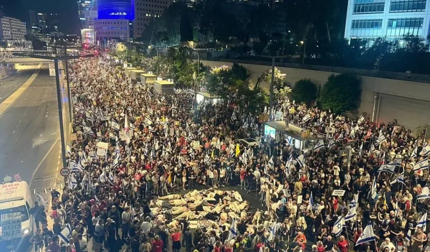 İsrail’de hükümet karşıtı grev ve protestolara 1 milyondan fazla katılım