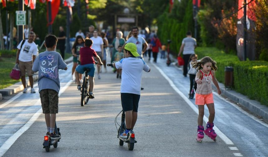 Başkentliler yazın keyfini park ve rekreasyon alanlarında çıkarıyor