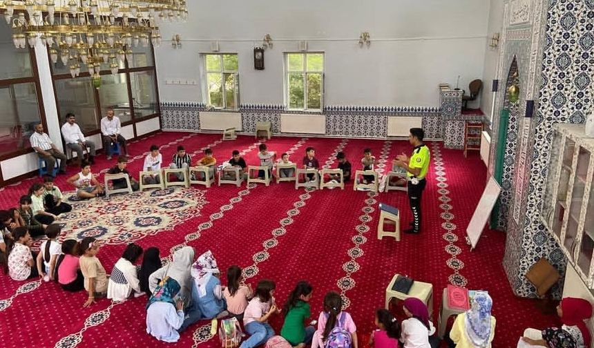 Akyaka’da yaz Kur’an kursu öğrencilerine trafik eğitimi