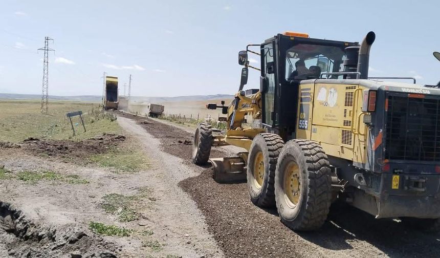 Susuz’un Taşlıca köyünde yol çalışmaları tamamlandı
