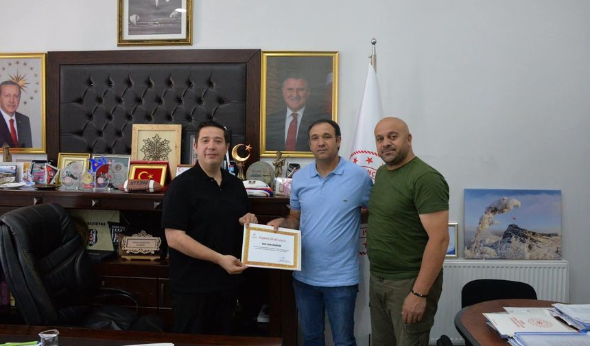 Kars Gençlik ve Spor İl Müdürü Mehmet Başköylü'den başarılı personele takdirname