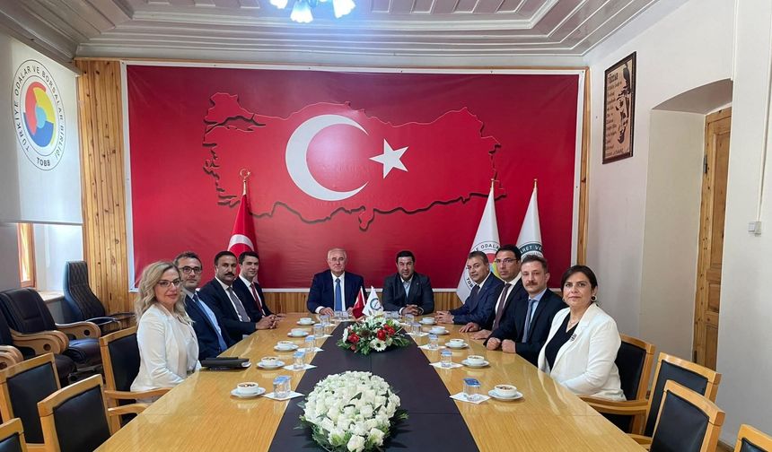Kamu Başdenetçisi Mehmet Akarca Kars Ticaret ve Sanayi Odasını ziyaret etti