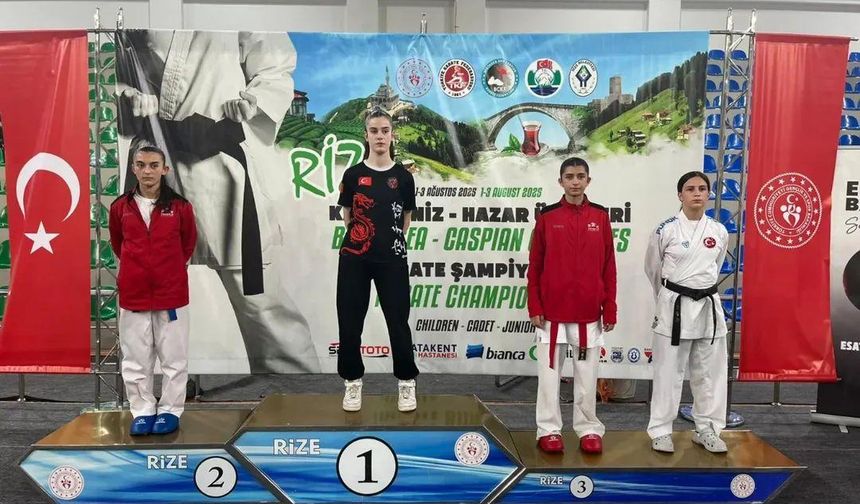 Genç sporcularımız Uluslararası Karate Şampiyonasında madalyayla döndü