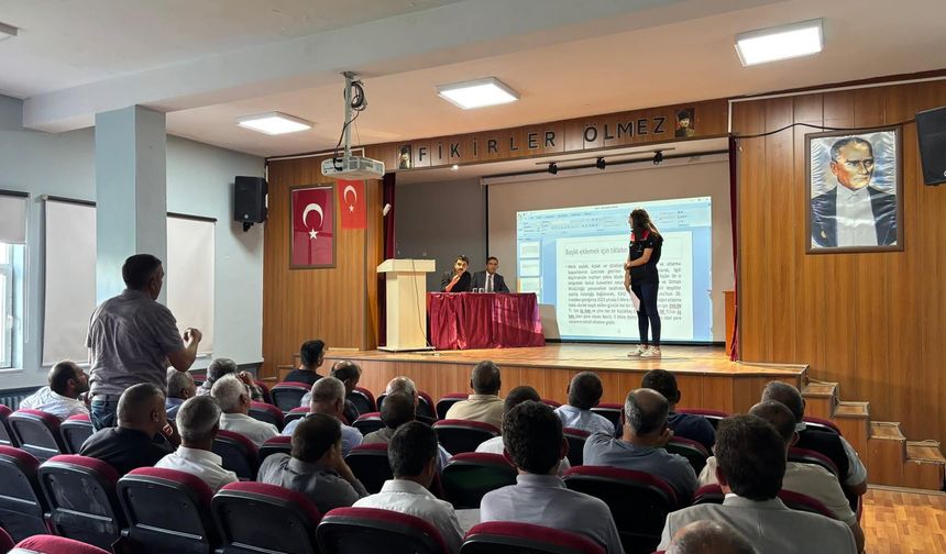 Susuz Kaymakamlığı'ndan muhtarlara bilgilendirme toplantısı düzenlendi