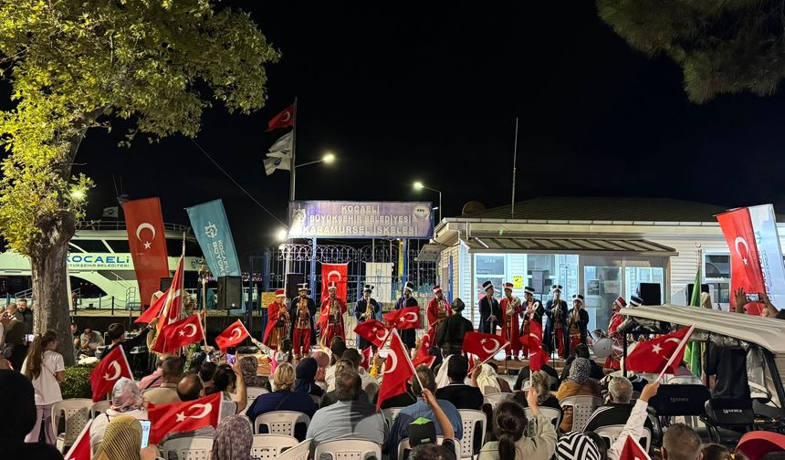 Kocaeli Büyükşehir’in Mehter ve Bando Takımı, Karamürsellileri coşturdu; 30 Ağustos’a özel konser