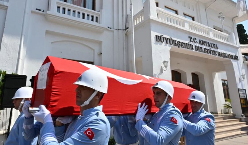Antalya'da eski başkan son yolculuğuna uğurlandı