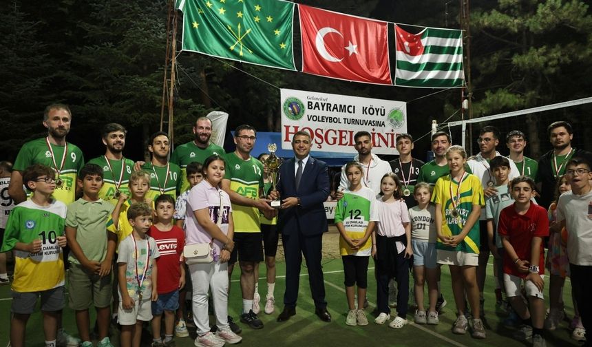 Bayramcı Voleybol Turnuvasında Tahirağa şampiyon oldu!