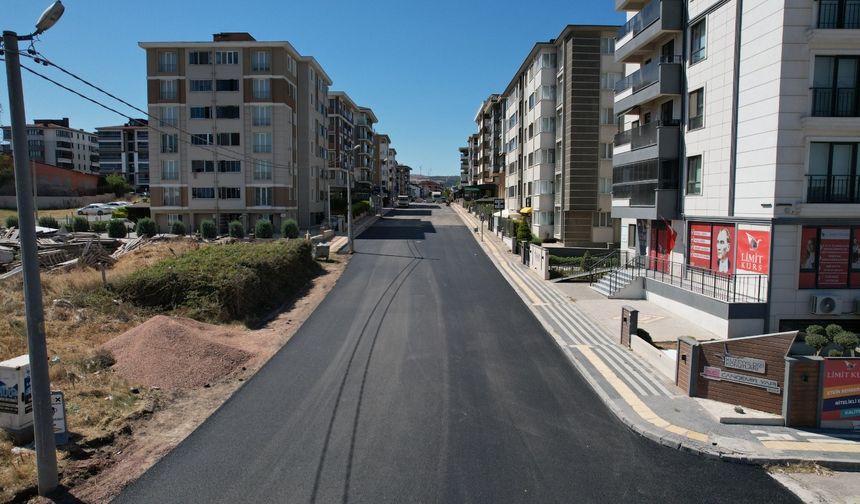 Balıkesir Büyükşehir, yıllardır hizmet bekleyen yolları asfaltla buluşturuyor