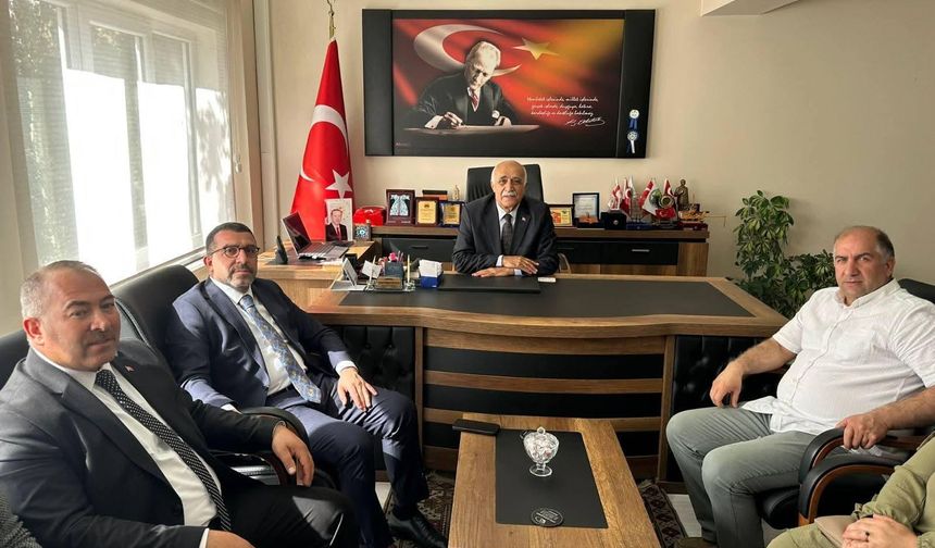 AK Parti Milletvekili Adem Çalkın, Çıldır Belediye Başkanı Azizoğlu’nu ziyaret etti