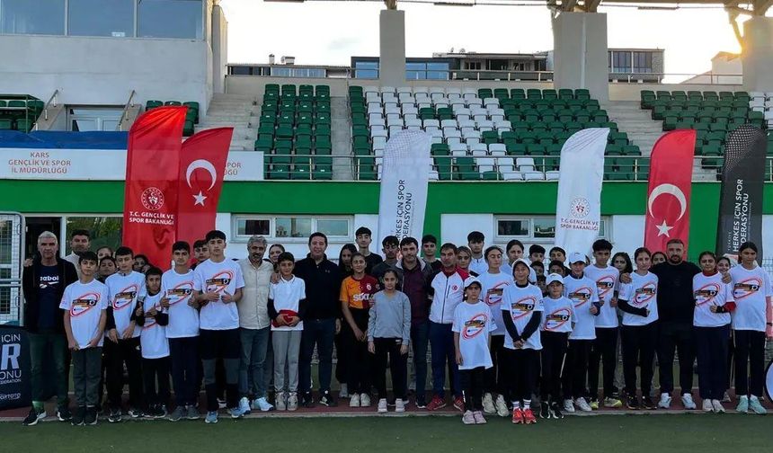 Kars’ta Avrupa Spor Haftası kapsamında 100 metre yarışı düzenlendi