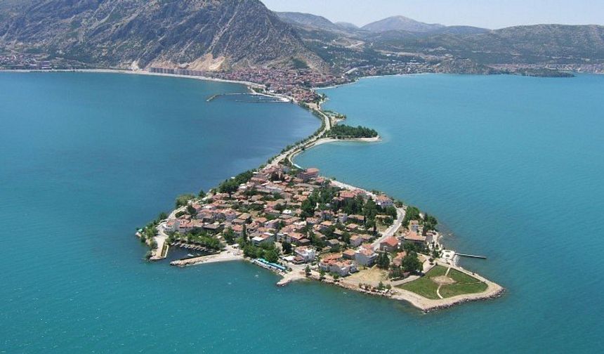 Eğirdir gölü uyarısı: “Kuraklık tehdit ediyor”