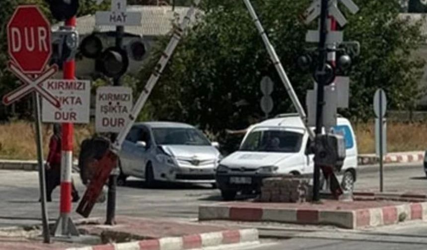 Burdur’da kavşakta kaza: Can kaybı ve yaralanma yaşanmadı