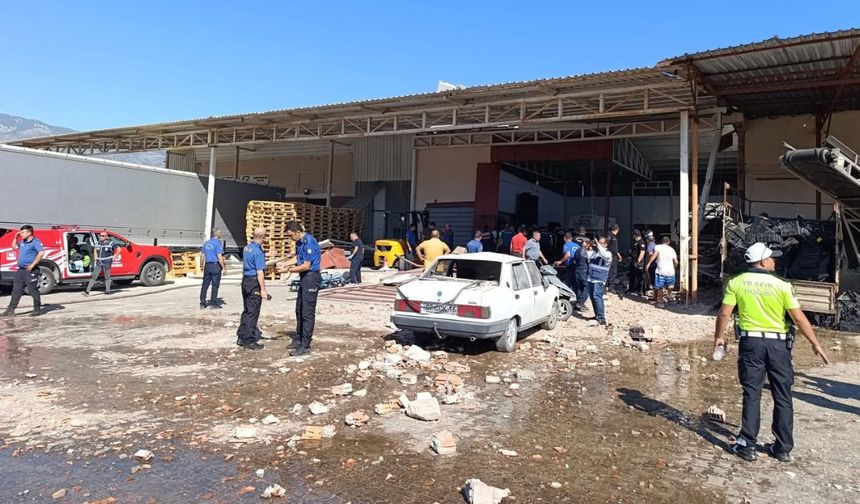 Demre'de toptancı halinde patlama: 1 ölü, 3 yaralı