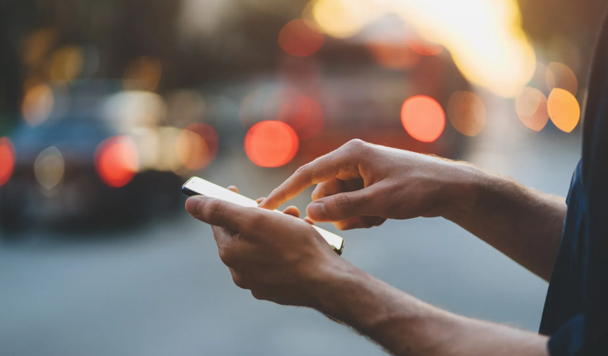 Facebook ve Instagram, İngiltere'de reklamsız abonelik sunacak