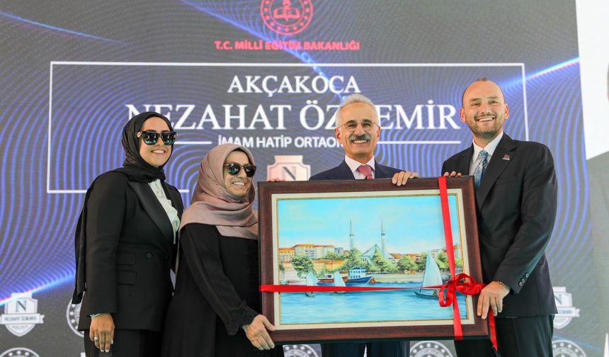 MÜSİAD Başkanı Özdemir, annesi adına Akçakoca’da okul yaptırdı