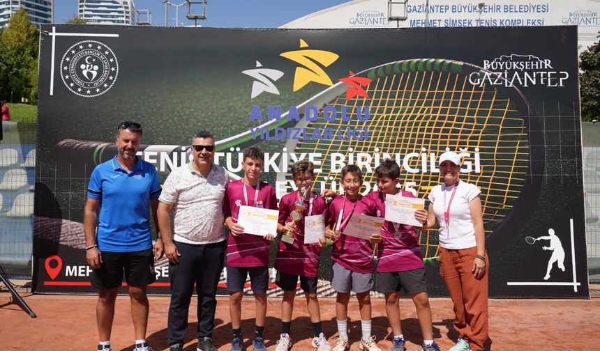 Trabzon Büyükşehir’in tenis takımından gururlandıran başarı