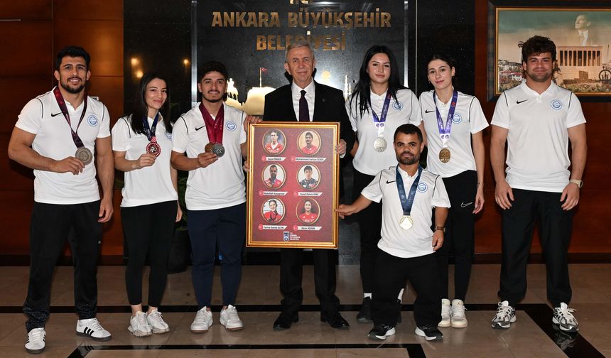 Mansur Yavaş, ASKİ Spor’un şampiyon sporcularını ağırladı
