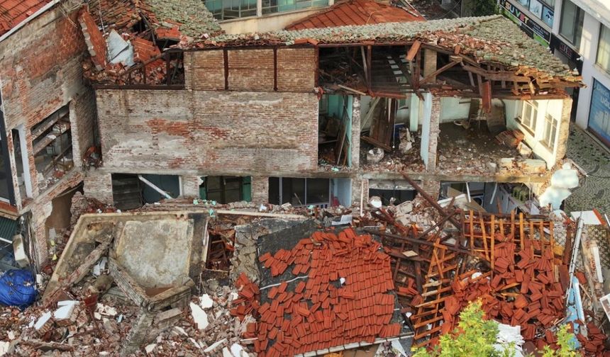 Balıkesir’de 6,1’lik depremin ardından 330 artçı sarsıntı kaydedildi