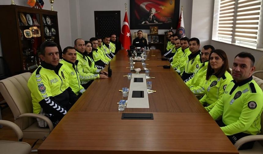 Kars İl Emniyet Müdürü Tombul, trafik personeliyle bir araya geldi