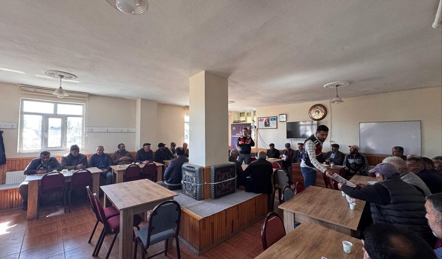 Kars Jandarmasından Akçakale köyünde " SİBER Farkındalık ve Bilinçlendirme" Eğitimi