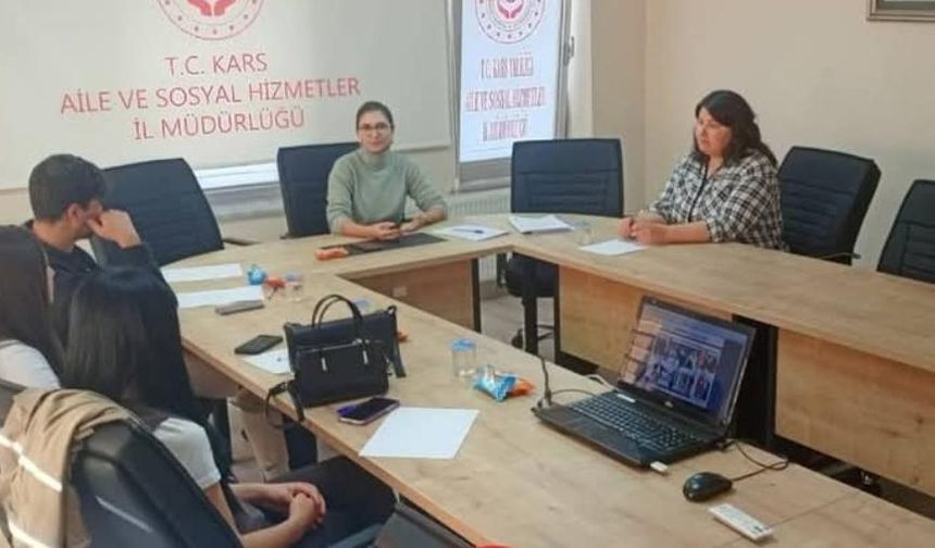 Kars’ta devlet korumasından yararlanan gençlere kamu görevine geçişte rehberlik desteği