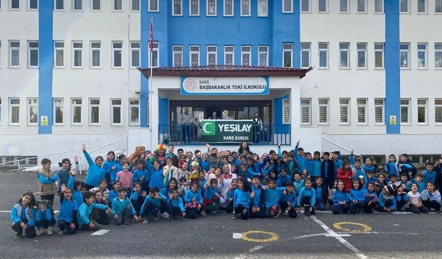 Yeşilay Kars Şubesi’nden TOKİ İlkokulu’nda renkli şenlik