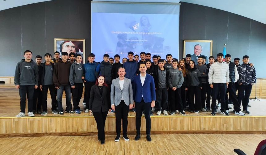 Kars Veteriner Hekimleri Odası Başkanı Ercan Ödül, kariyer günlerinde öğrencilerle buluştu