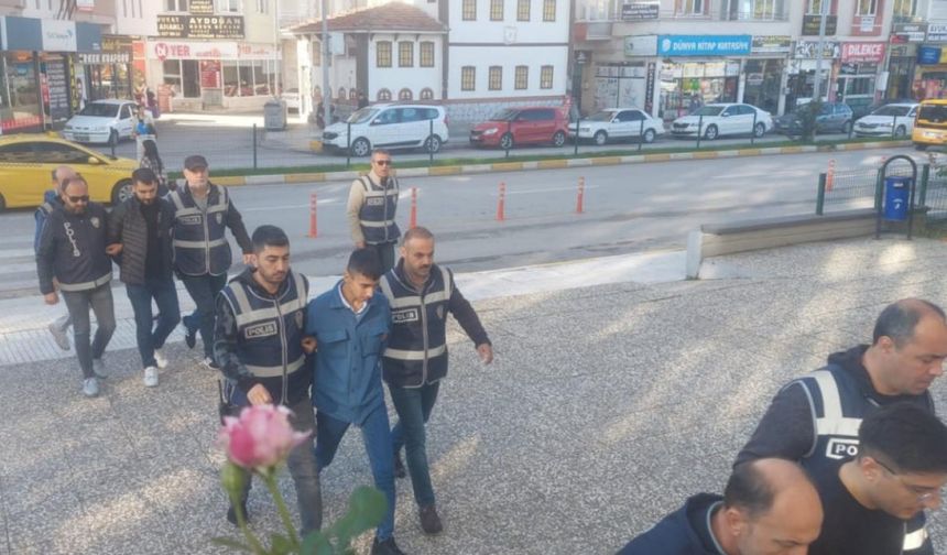 İzmir’de asayiş uygulaması: 136 şüpheli tutuklandı