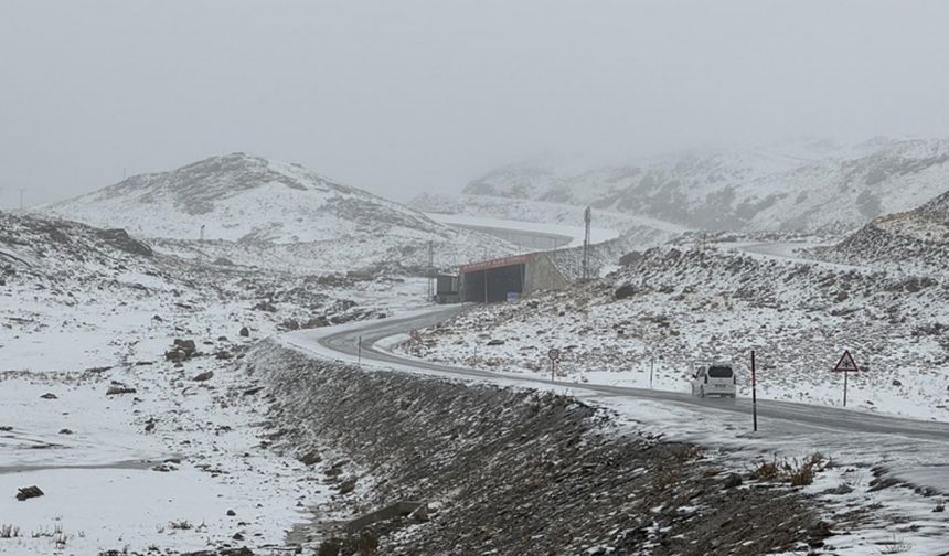 Van’ın yüksek kesimleri karla beyaza büründü