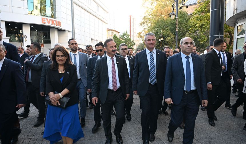 Yavuz Ağıralioğlu Kütahya'da esnafı dinledi