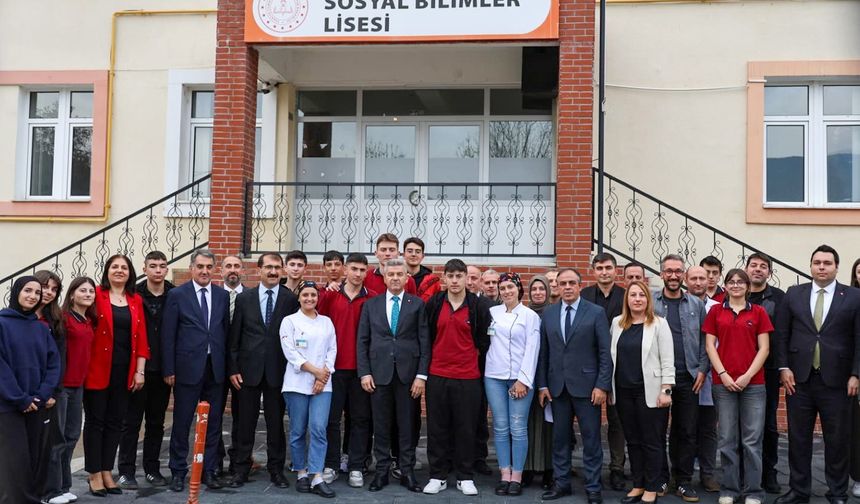 Artvin Valisi Ergün lise öğrencileriyle bir araya geldi