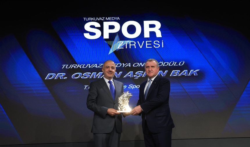Osman Aşkın BAK'a Spor Hizmet Onur Ödülü