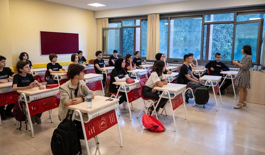 Ara tatil sona erdi: Milyonlarca öğrenci yeniden sınıflarda