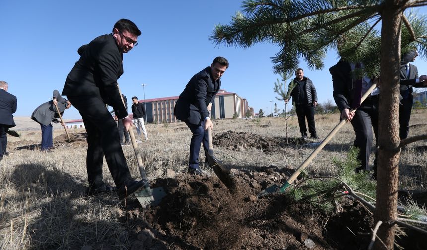 Kars’ta Karabağ Zaferi’nin 5. yıl dönümünde 44 fidan toprakla buluşturuldu