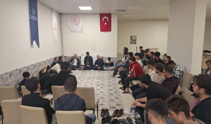 Müftü Yıldız, gençlerle "Peygamberimiz ve Gençlik" konulu söyleşide buluştu