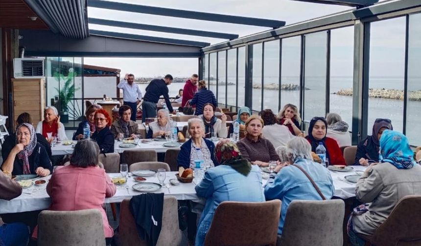 Düzce "Cumhuriyet Kadınları Derneği" toplandı